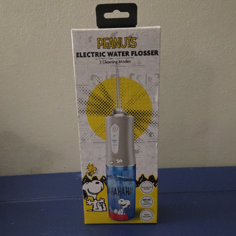 Peanuts Snoopy Water Flosser in Blue and Gray